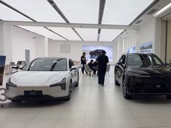 -小鹏汽车(北京龙湖长楹天街销售中心)