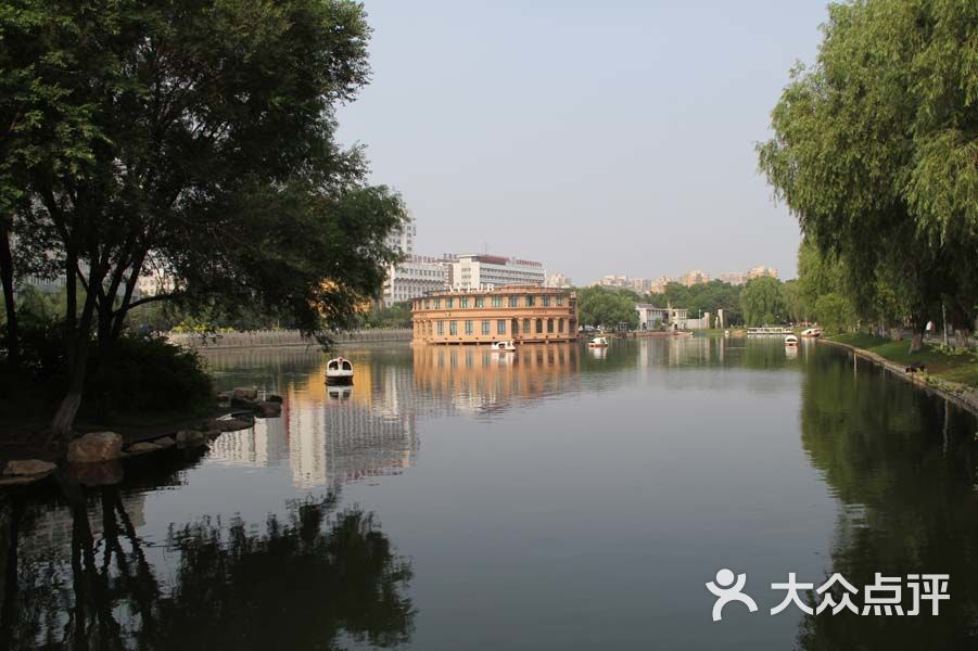 小河沿萬泉公園遊樂場