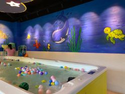 -欢乐悠游婴儿游泳(金碧花园店)