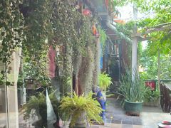 -Cuc Gach Quan Restaurant