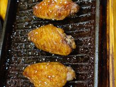 料理烤焦香翅中-老东镇啤酒屋海鲜加工·蒸汽海鲜·海鲜烧烤(台东店)