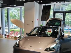 -TESLA 特斯拉(上海太古汇体验店)