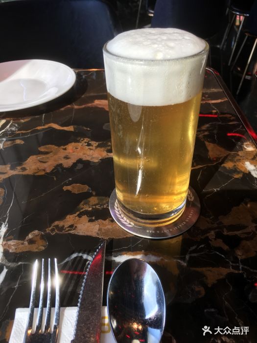 1886汽车主题德国餐厅(陆家嘴滨江店)自酿啤酒图片