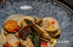 White Wine Poached Scallop with Colorful Cherry Tomatoes