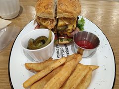 澳洲牛肉汉堡-HELLO 27 意面·沙拉·帕尼尼