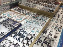 -美式眼镜·授权蔡司.依视路.尼康.豪雅.明月(人民广场店)