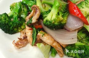 Broccoli Stir-fried with Squid