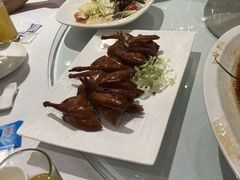 玻璃脆皮乳鸽皇-新雅粤菜馆(南京东路店)