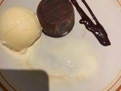 巧克力熔岩蛋糕配香草冰淇淋-萨莉亚意式餐厅(莲花国际广场店)