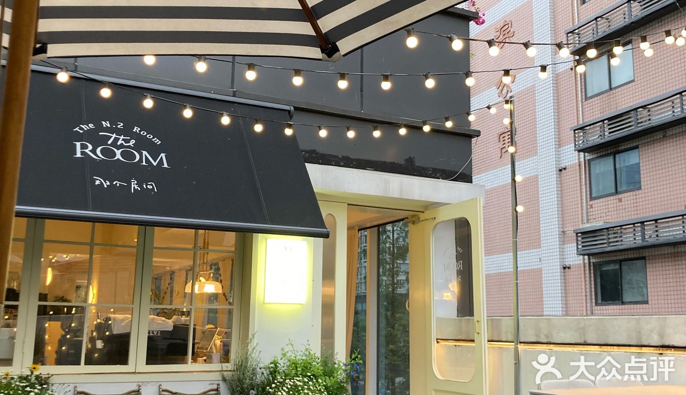 成都氛围露天晚餐