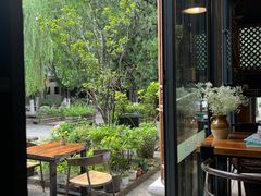 靠窗位-蓝壁虎咖啡酒馆