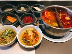 番茄酸汤锅底-壹小馆.皇城老妈(成都太古里店)