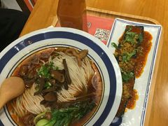 -霸蛮湖南菜·牛肉粉(荣京西街店)
