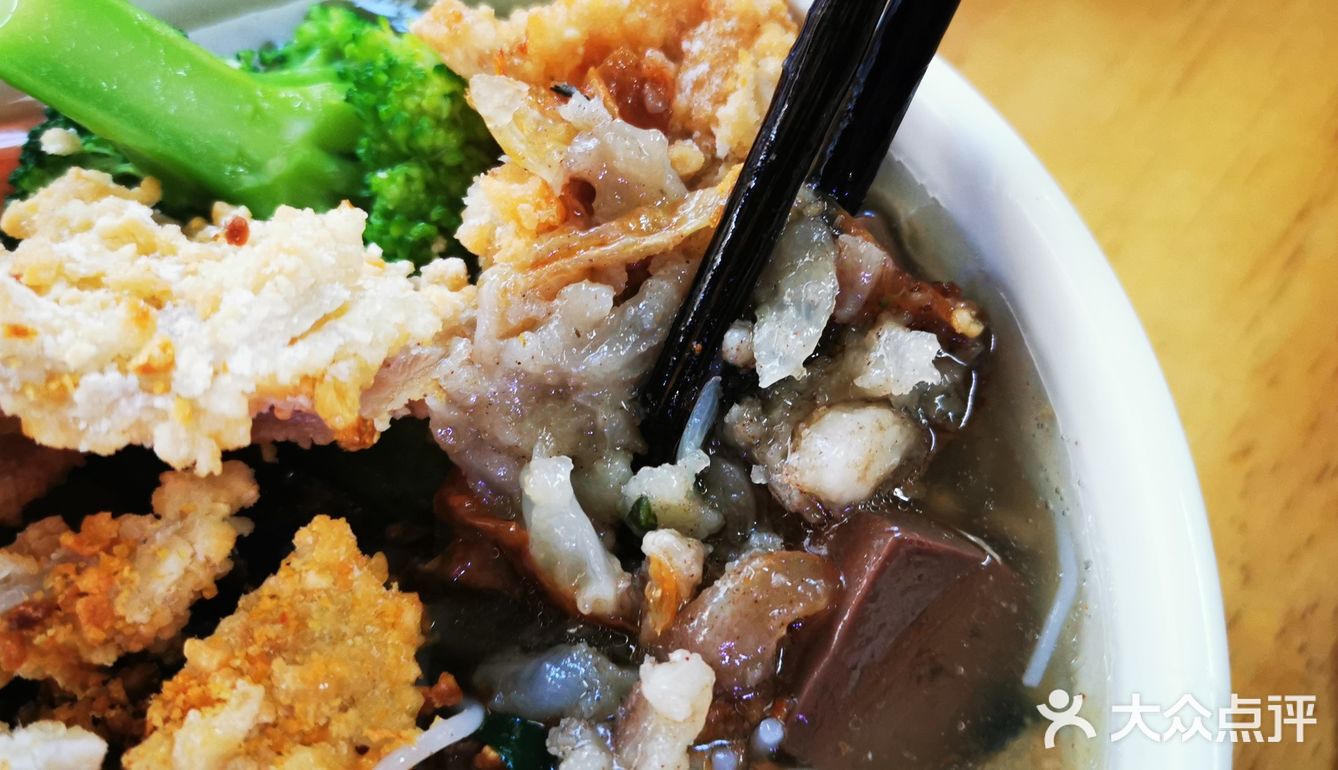 我去的时候点的招牌都没有就等