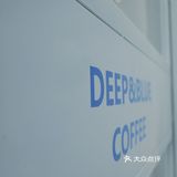 新的故事会在夏日的咖啡中开始