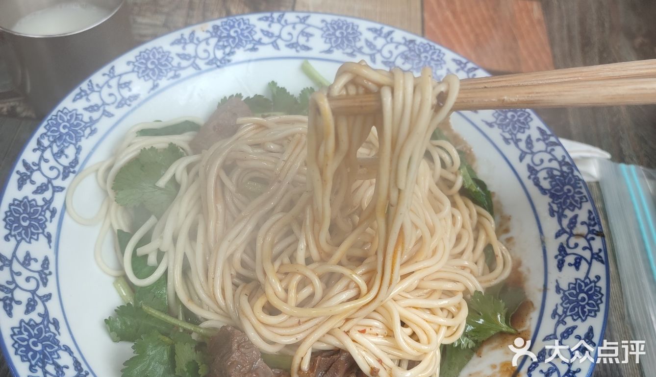 空港廣場市場旁的寶藏麵店
