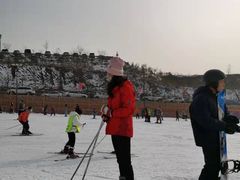 -采薇庄园四季滑雪场