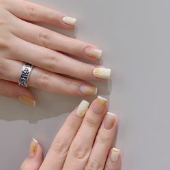 -花岐款式专研健康美甲沙龙