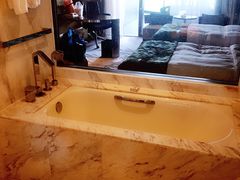 -上海滴水湖皇冠假日酒店