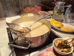 -尚尚仙·酸汤猪手·猪肚鸡火锅(华联万柳购物中心店)