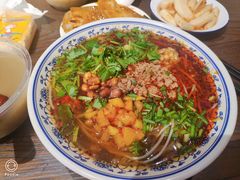 -爆炸头阿姨小四川正宗川味小吃(无任何分店)