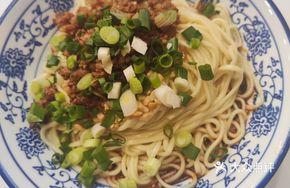 Traditional Vegetable Pepper and Mixed Sauce Noodles