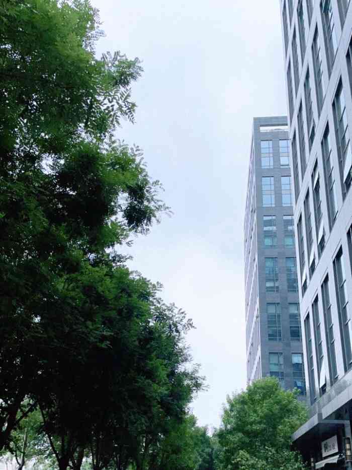 点石商务公园-"卖房地产的,有叫啥庄园,啥大厦,啥花园,.