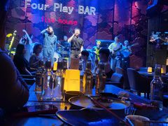 -FOUR PLAY BAR