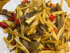 酸笋炒猪舌-牛八宝桂林米粉(八里庄店)