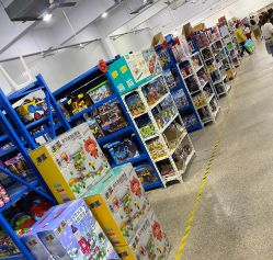 -逝水玩具折扣店