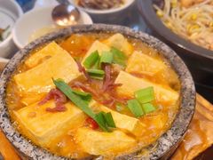 -云海肴·汽锅鸡·云南菜(天山百盛优客店)