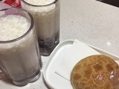 人气首发拉丝菠萝包-潮庭港式茶餐厅·熊仔奶茶(同济广场店)