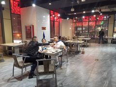 大堂-凤凰路何眼镜香辣蟹(花果园店)