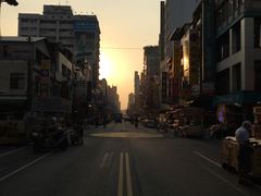 -六合夜市