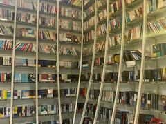 -钟书阁(松江泰晤士小镇店)