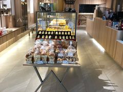 面包甜点陈列柜-顶东面包花园·生日蛋糕(世博店)