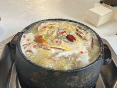 -绿色墨脱石锅城