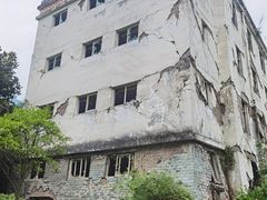-四川汶川特大地震漩口中学遗址