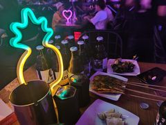 -UP嘻哈酒吧(粉巢店)
