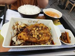 香辣无骨烤鱼饭-鲲少爷烤鱼饭.螺蛳粉·清真(爱琴海店)