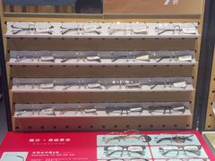 -LOOK眼镜·蔡司依视路配镜(宝山万达店)