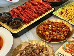 -肥肥虾庄·金牌油焖大虾(汉街SKP店)