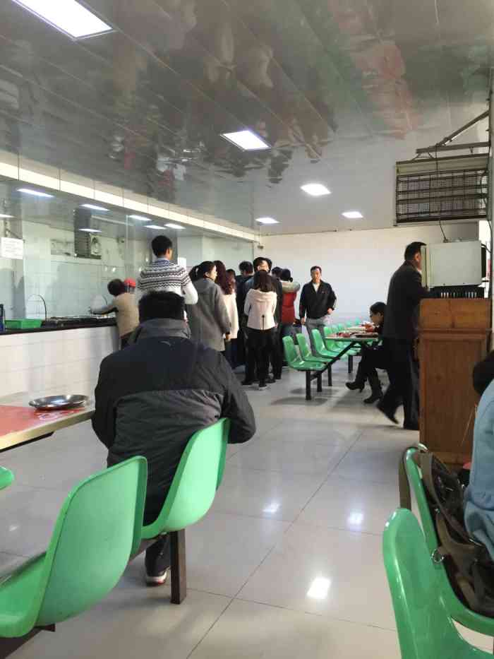 成都信息工程大学龙泉校区-教工食堂-"学校食堂,吃餐盘,铁筷子和木