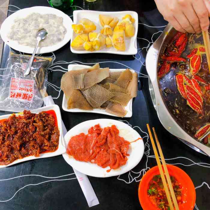 重庆二娃火锅-"【锅底】无可挑剔,超级过瘾,和知味居有的.