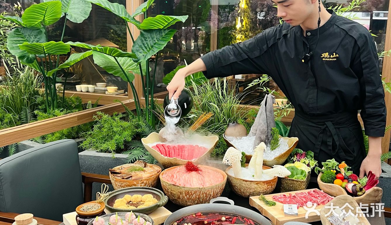 武汉太超前了 服务生颜值都这么高了吗⁉️