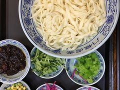 老北京炸酱面-门框胡同百年卤煮(新街口店)