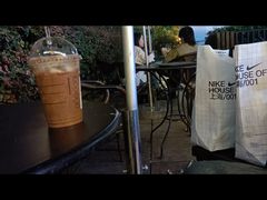 -星巴克(西藏路店)