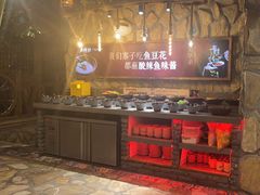 -吴氏老牌坊云南鱼豆花火锅店(通江街店)