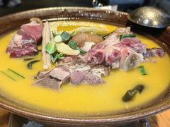-帅巴人舅母子腊蹄民俗村