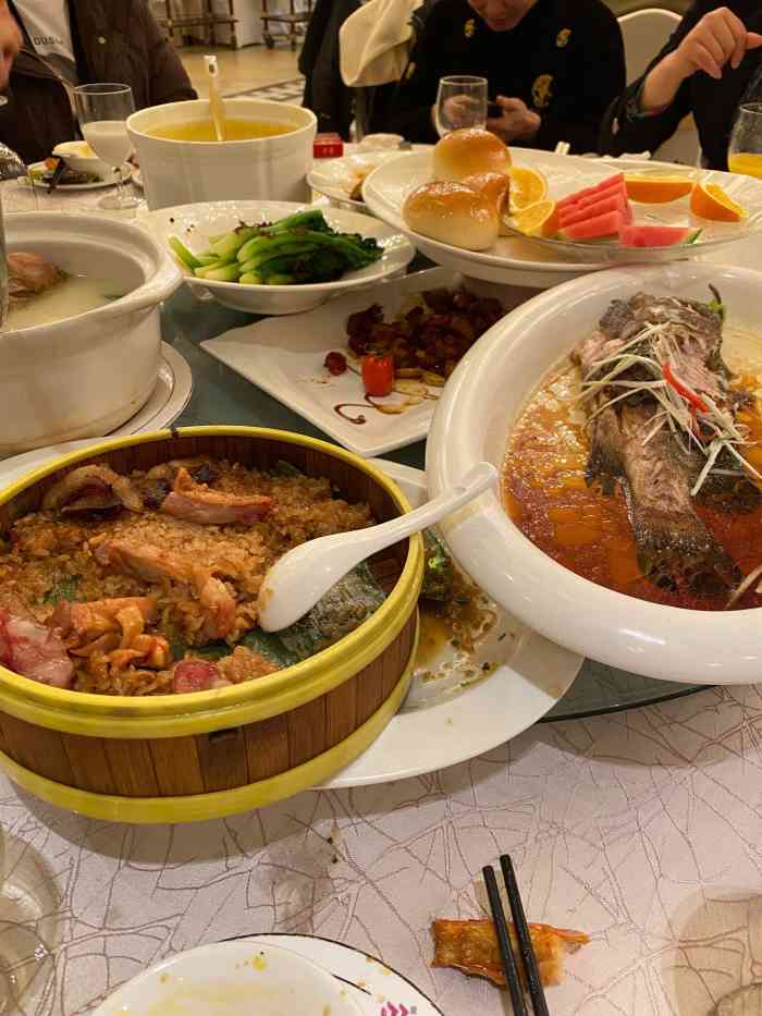 生活时尚大酒店(嘉定店)-"部门年会后的聚餐.我们的包间在6楼,上电.